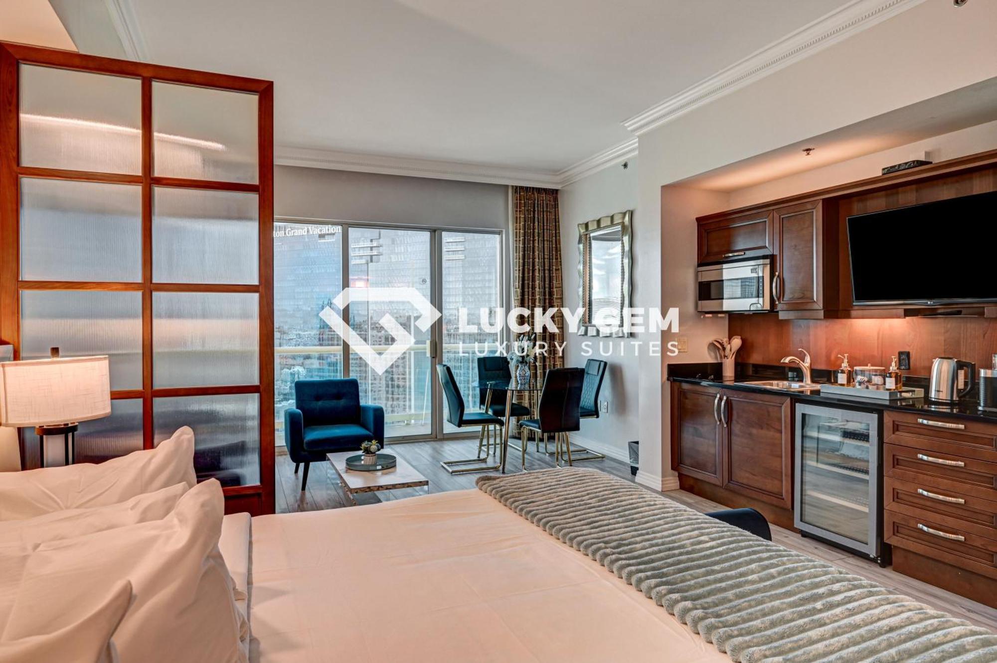 לאס וגאס Lucky Gem Penthouse & Luxury Suites At Signature Resort, Balcony Strip View 3505 מראה חיצוני תמונה
