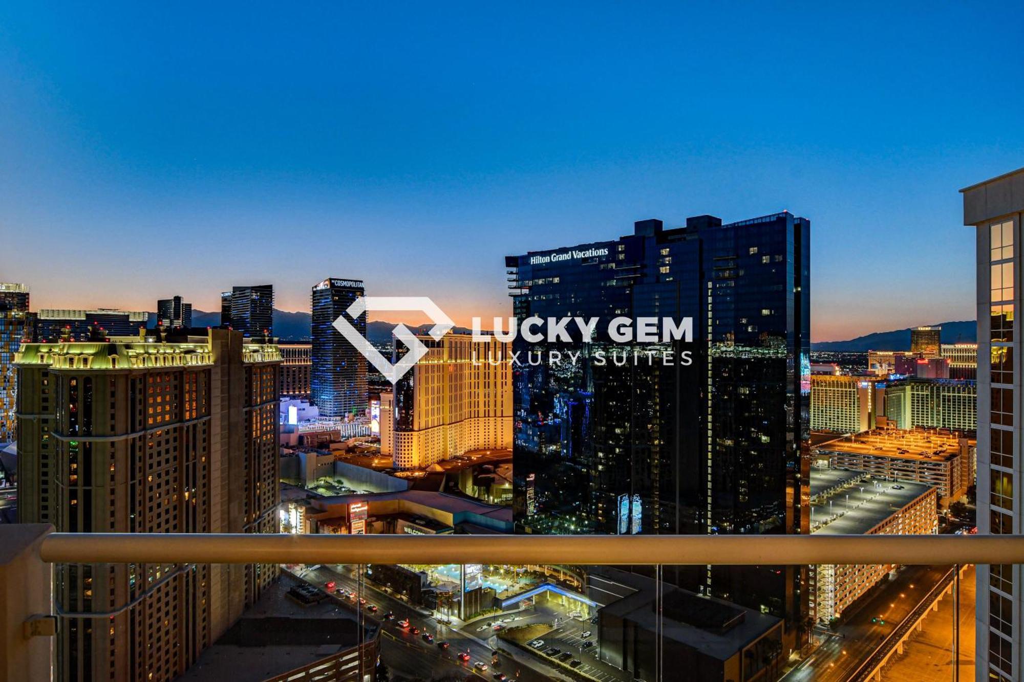 לאס וגאס Lucky Gem Penthouse & Luxury Suites At Signature Resort, Balcony Strip View 3505 מראה חיצוני תמונה