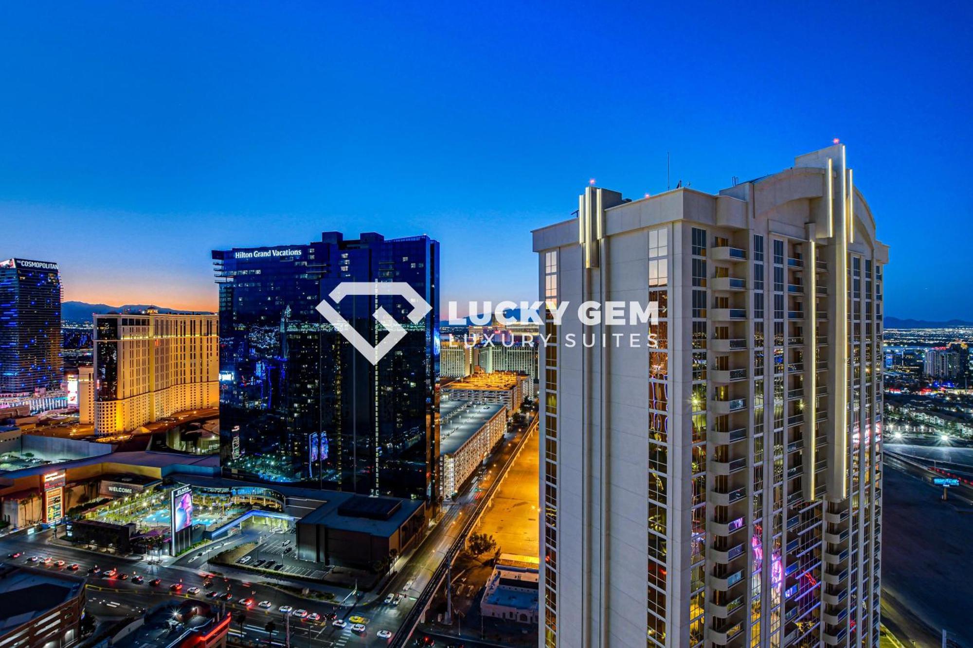 לאס וגאס Lucky Gem Penthouse & Luxury Suites At Signature Resort, Balcony Strip View 3505 מראה חיצוני תמונה