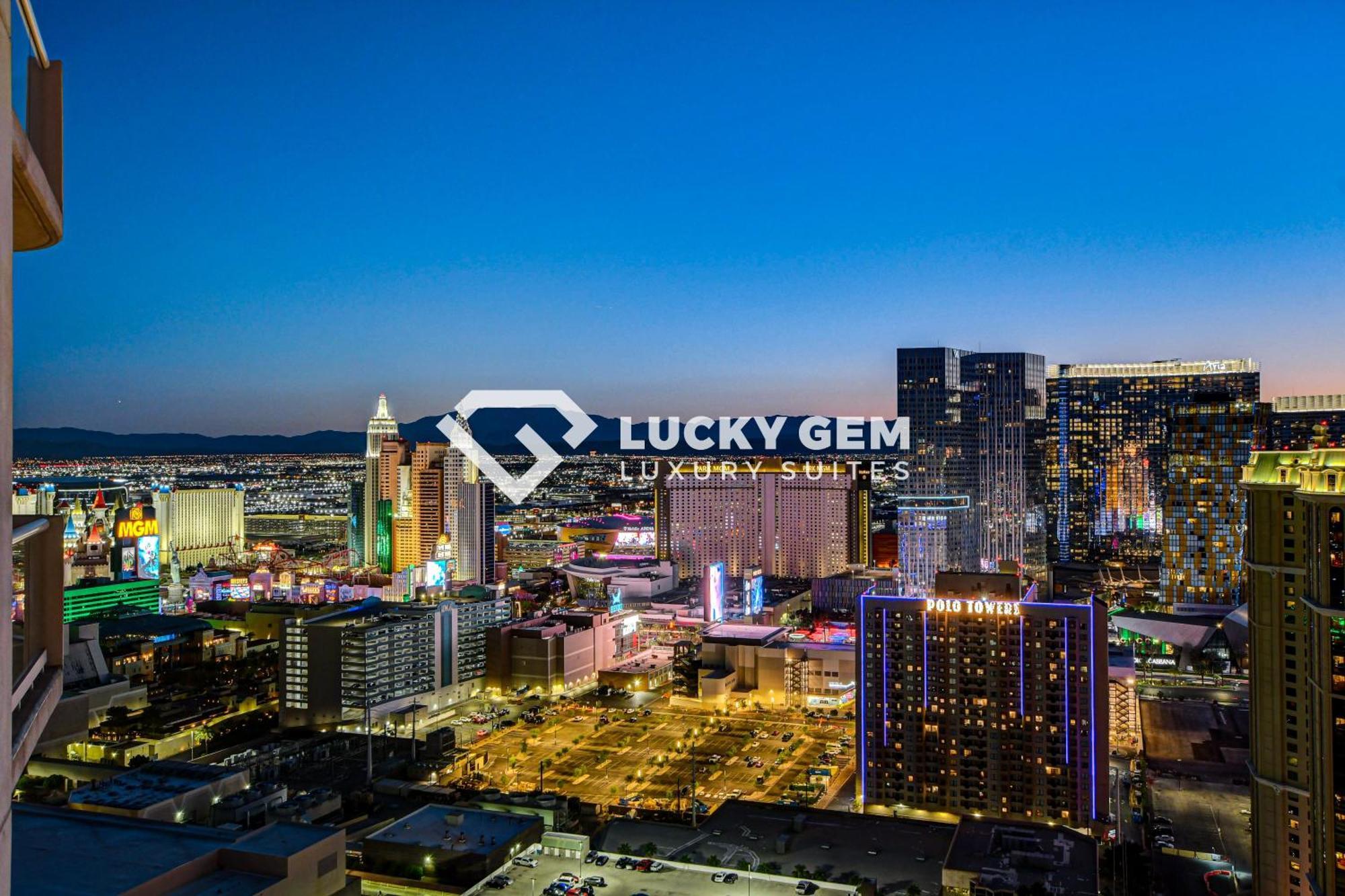 לאס וגאס Lucky Gem Penthouse & Luxury Suites At Signature Resort, Balcony Strip View 3505 מראה חיצוני תמונה
