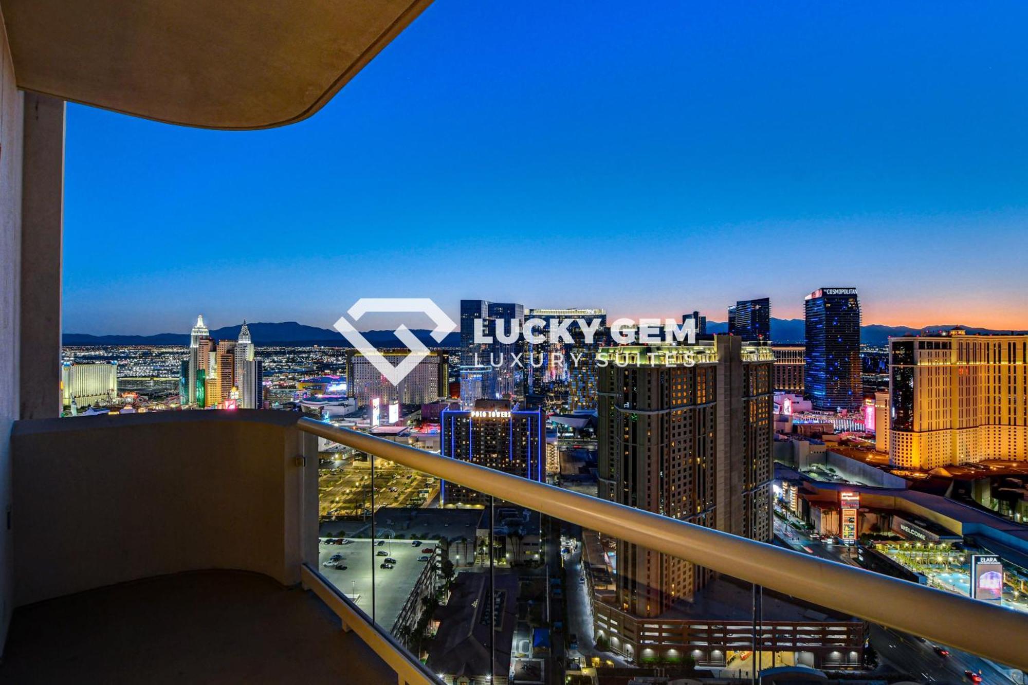 לאס וגאס Lucky Gem Penthouse & Luxury Suites At Signature Resort, Balcony Strip View 3505 מראה חיצוני תמונה